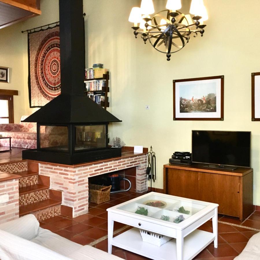 Affittacamere Casa Roble Almenara de Tormes Esterno foto